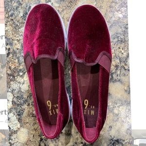 CUTE Mix no. 6 maroon suede slip ons! Never worn!